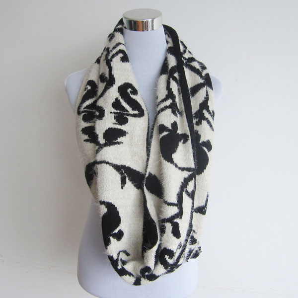 feather yarn jacquard snood