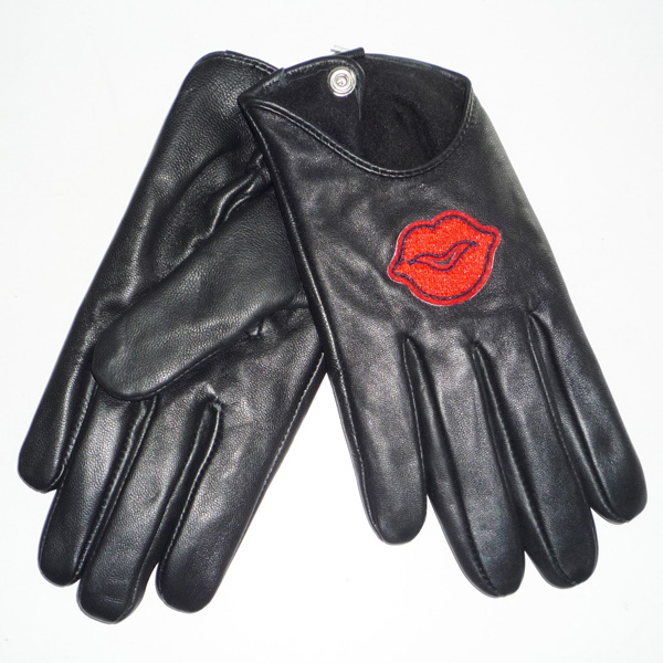 glove with emb lips