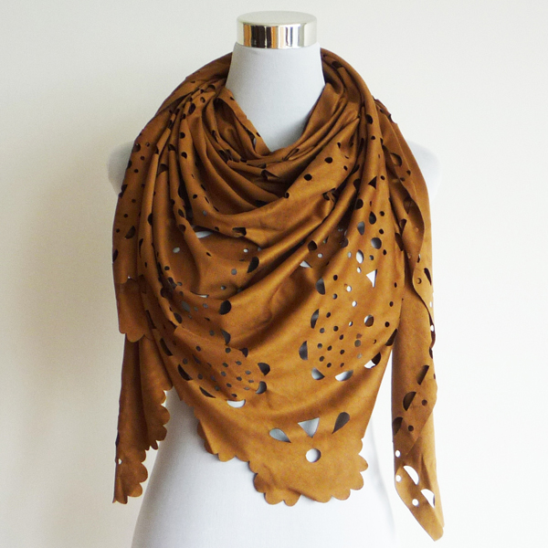 hollow-carved triangle cape