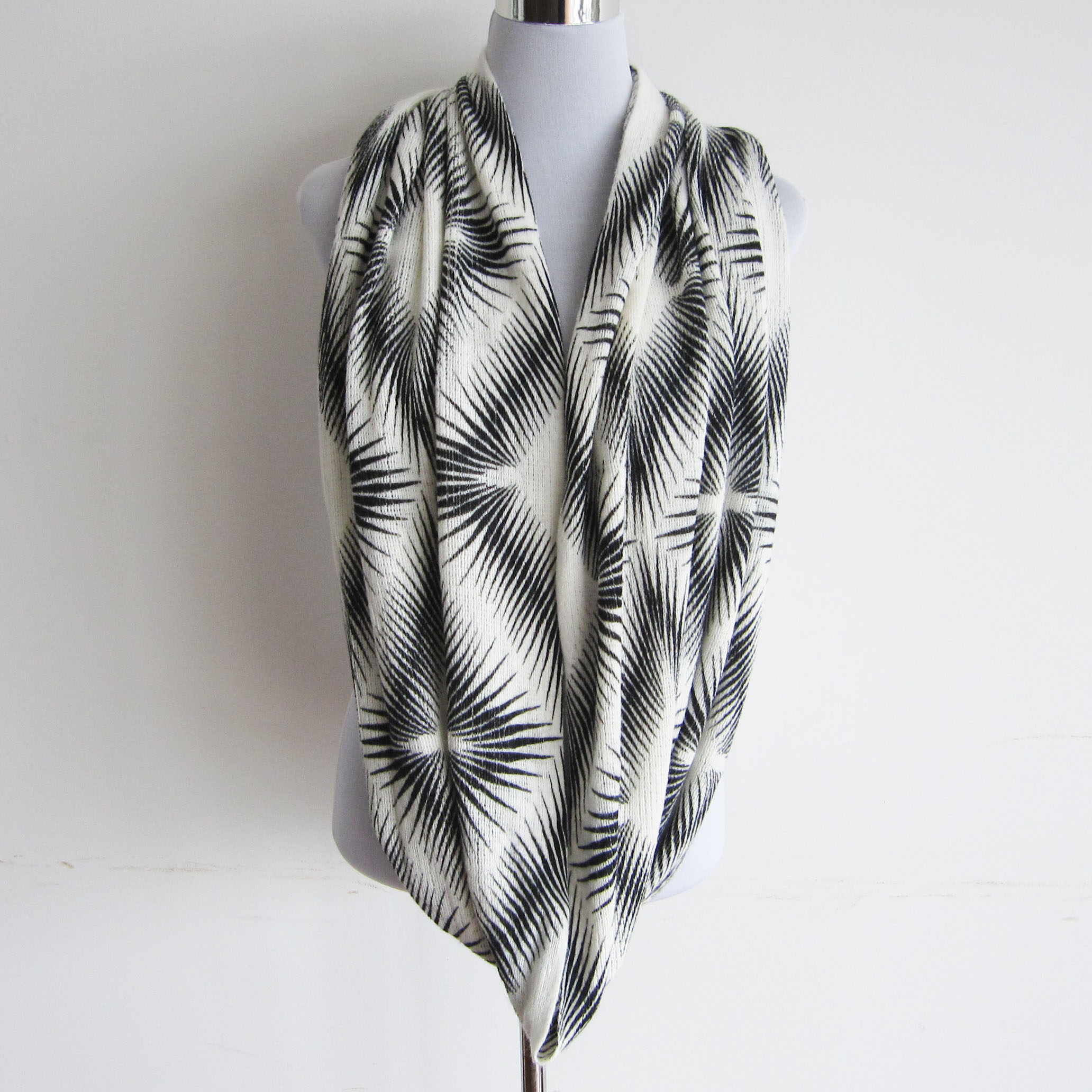 soft acrylic printed snood