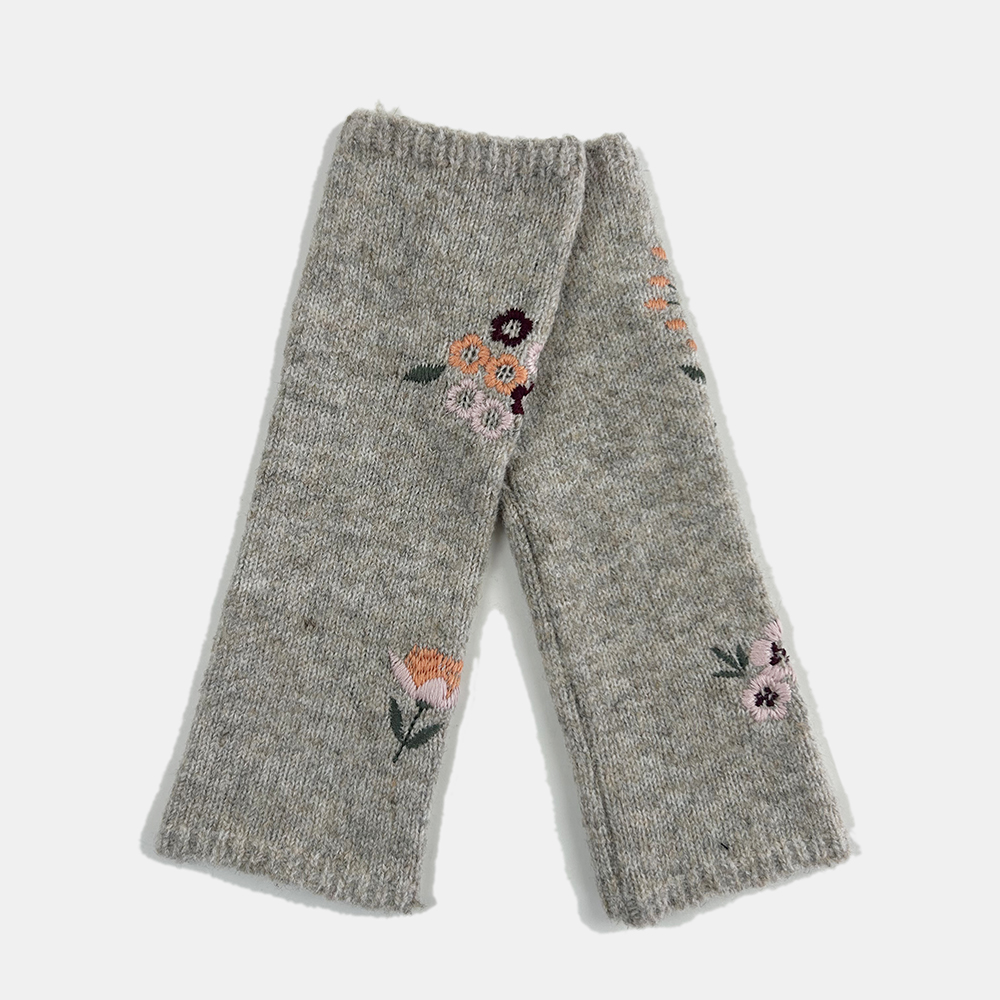 knitted gloves with embrodery